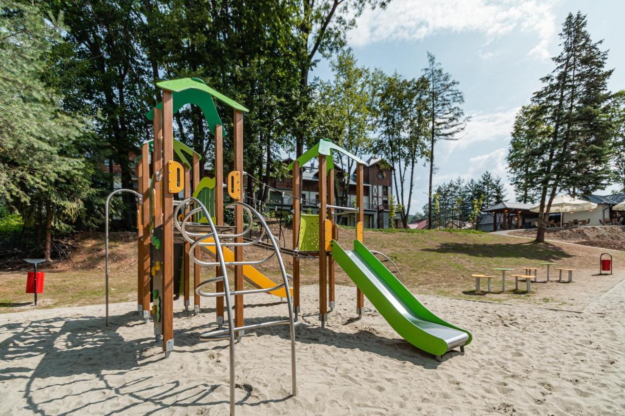 Szczawnica Park Resort & Spa Kültér fotó Playground at the beach